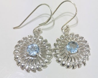 Stock de vendeur australien - Boucles d'oreilles pendantes en argent sterling 925 100 % véritable topaze bleue avec pierre précieuse de naissance de décembre