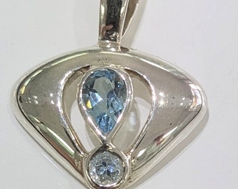 Stock vendeur australien - Argent sterling 925 100% véritable topaze bleue pierre précieuse décembre pierre de naissance pendentif coeur d'amour