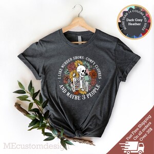 I Like Murder Shows Comfy Clothes and Maybe 3 People, Funny Shirt, Sarcastic T-Shirt, Floral Skeleton Shirt, Retro Shirt, Murder Shows Shirt immagine 3
