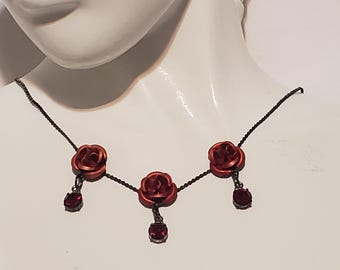 Red Roses Necklace Vintage 15"