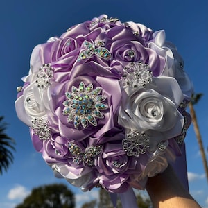 Bouquet lilas Mis coings Ramo lilas et blancs rubans faits main roses pendentifs strass argent papillon