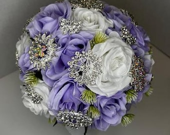 Bouquet lilla e bianco con pendenti in argento, Quinceanera Sweet 16