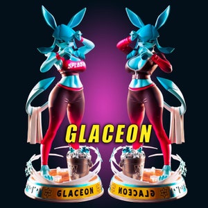 Könnte beinhalten: Eine blaue und rote Glaceon-Figur mit einem weißen Handtuch, die auf einem gelben Sockel steht, auf dem das Wort "GLACEON" aufgedruckt ist. Die Figur trägt ein rot-schwarzes Outfit mit dem Aufdruck "SPLASH".