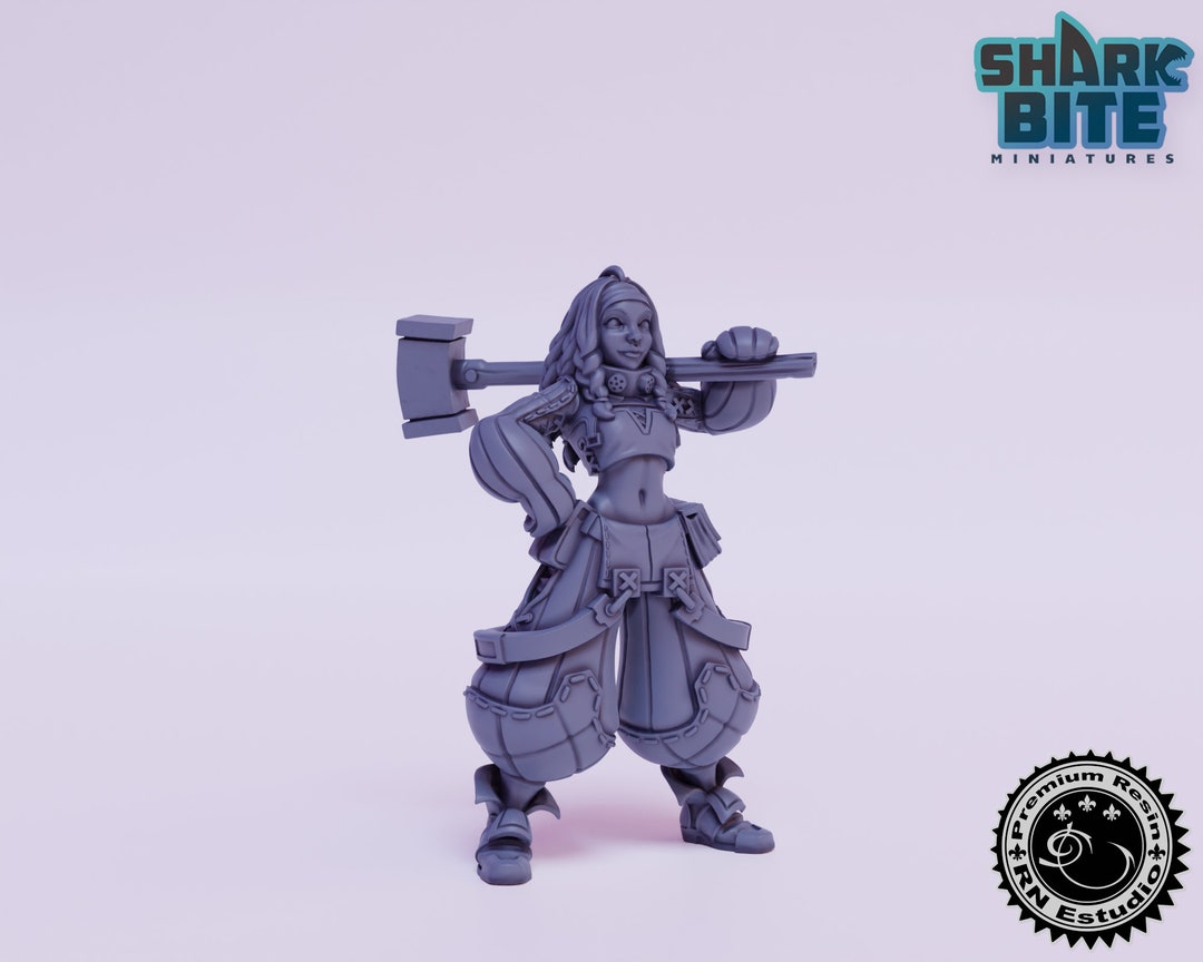 The Monster Hunters Engineer Phoebe Miniature, 32mm Scale 3D Printed ...