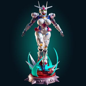 Könnte beinhalten: Detaillierte Figur eines weiblichen Roboters, überwiegend weiß mit blauen, roten und silbernen Akzenten. Die Figur ist mit ausgestreckten Armen posiert und steht auf einer kreisförmigen Basis mit türkisen und roten Details. Der Roboter hat einen markanten Helm und Brustdesign.