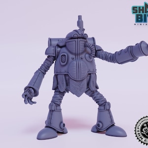 Pode incluir: Uma miniatura cinza, detalhada, impressa em 3D de um robô steampunk com um braço de canhão grande. O robô está em pé sobre uma superfície branca. O texto "SHARK BITE MINIATURES" é visível no canto superior direito da imagem.