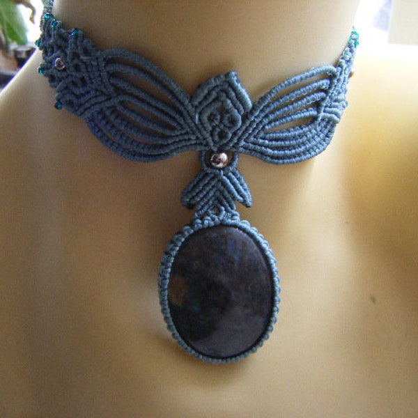 Neck circumference, micromacramé, beautiful labradorite stone