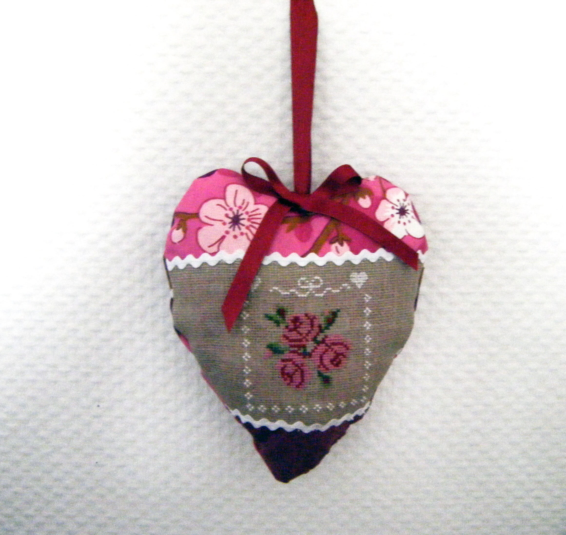 Cœur Décoratif Brodé Au Point de Croix