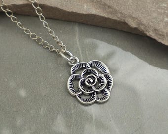 Vintage Flower Pendant Necklace, Boho Floral Charm Jewelry, Retro Silver Rose Necklace, Dainty Botanical Jewelry for Women, Gift for Her
