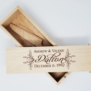 Kuchen Set Box, Hochzeit Holzkiste, Hochzeitstorte Set Aufbewahrungsbox, Jubiläumsgeschenk, gravierte Holzkiste, Kuchen schneiden Set Geschenkbox