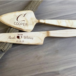 Graviertes Tortenset, Hochzeit, Jubiläumsgeschenk, Holzmesser und Server mit Box, rustikales Set, Hochzeitstorte Schneideset, Bauernhaus, Bundle Geschenk