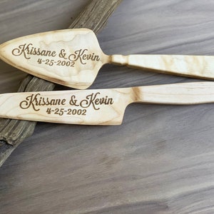 Graviertes Tortenset, Hochzeit, Jubiläumsgeschenk, Holzmesser und Server mit Box, rustikales Set, Hochzeitstorte Schneideset, Bauernhaus, Bundle Geschenk