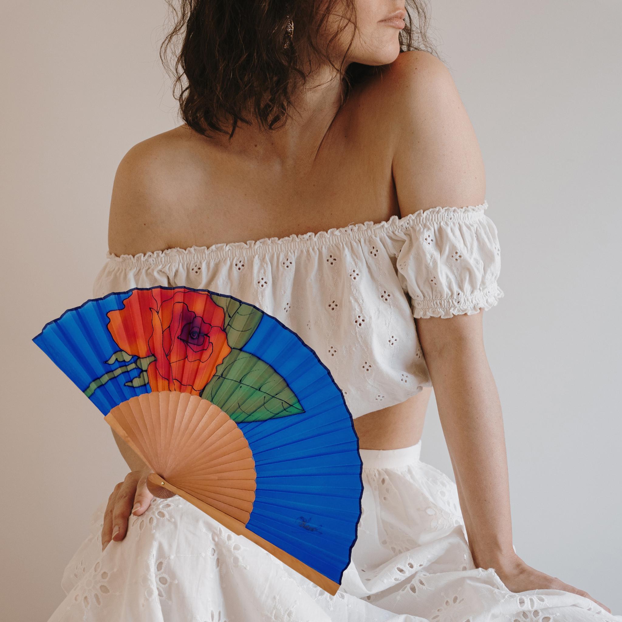 Handbemalter Seidenfaltfächer: Blaue & orange Rose, elegantes Geschenk