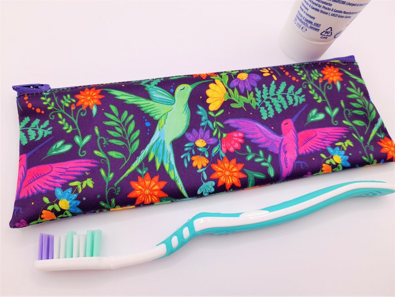 Eco-friendly, reusable, washable and waterproof, use these bags to store your toothbrush/paste whilst on the go.  Weighing only 10g, these bags are the perfect hygienic option for your toothbrush and toothpaste.
The perfect travelling companion…