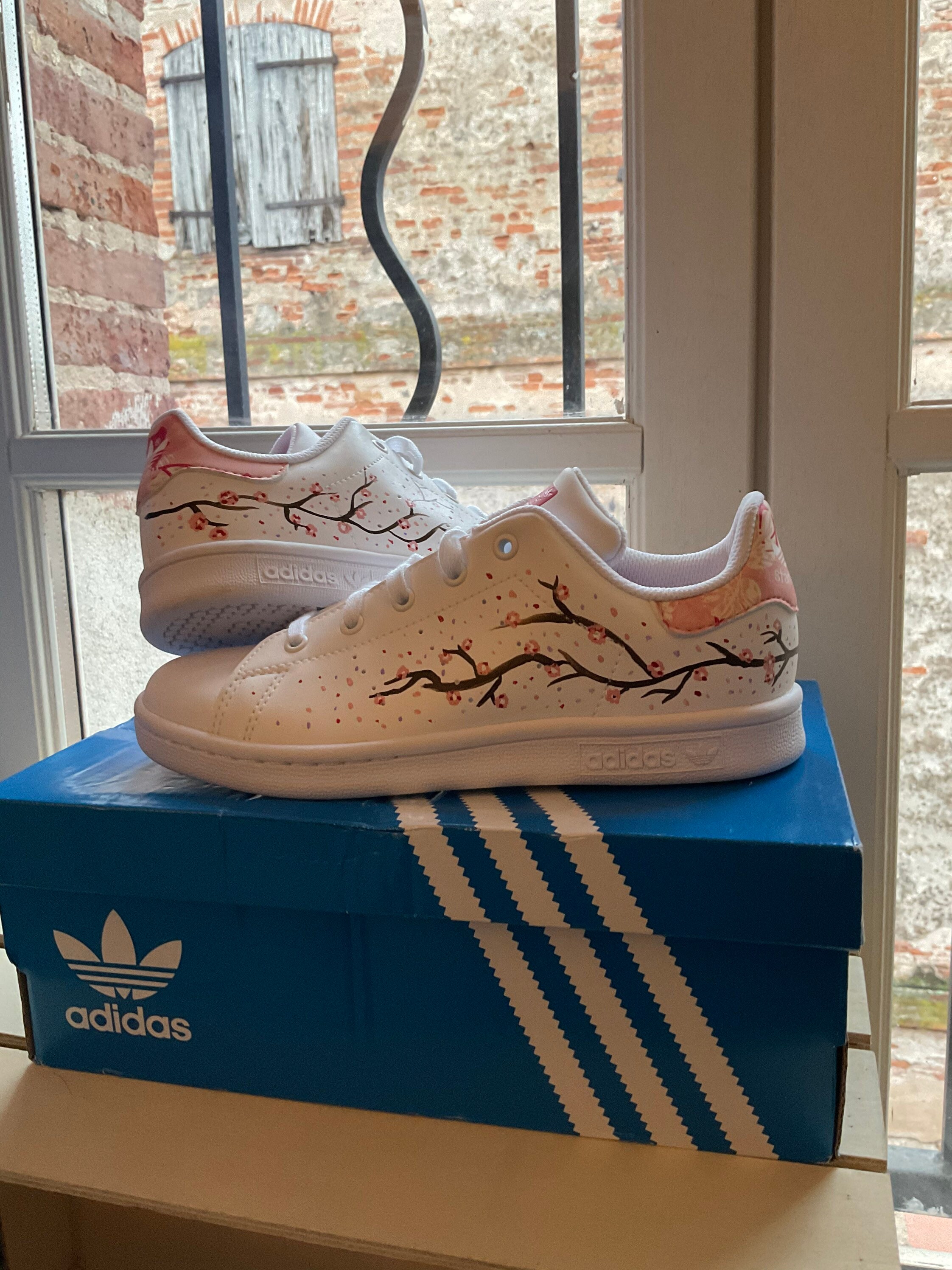 stan smith avec ecriture