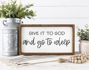 Letrero de madera "Dáselo a Dios y vete a dormir", decoración para dormitorio, decoración rústica, letrero de madera con la palabra "Dios".