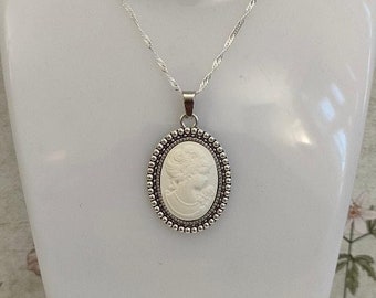 White Cameo necklace, Cameo Jewellery, Vintage Cameo Pendant, vintage jewellery, Cameo pendant, Victorian Bridal Jewellery