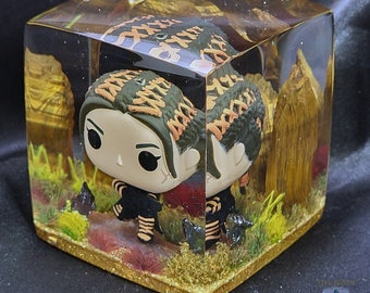 Fennec Shand Funko Pocket Pop in Resin Cube Display, Book of Boba Fett Collectable, Custom Funko Pop Display, Star Wars / Mandalorian Gift