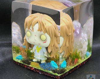 Regan MacNeil (The Exorcist) Funko Pocket Pop in Resin Cube, Classic Horror Movie Collectable, Custom Funko Pop Display, Halloween Evil Gift