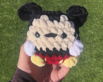 Mickey Mouse y Winnie the Pooh tejidos a crochet.