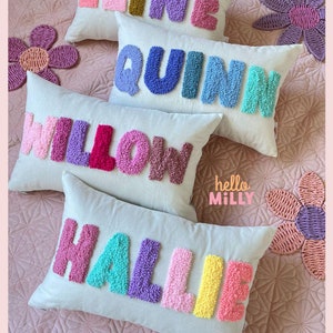 Cuscino decorativo Punch Needle personalizzato / Cuscino con nome per bambini / Decorazione iniziale per baby shower, cameretta dei bambini, regalo di compleanno per ragazze