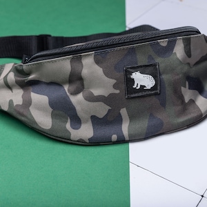 Capibara Handgefertigte Bauchtasche/Crossbodybag in Armyprint
