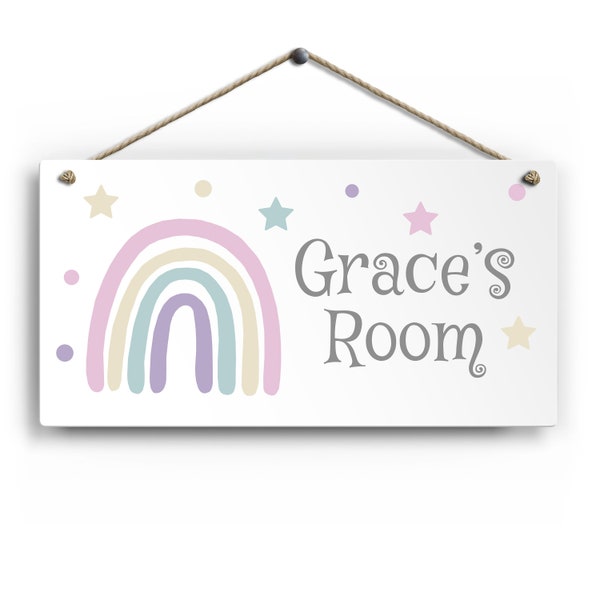 Plaque de chambre personnalisée avec nom d'enfant - thème arc-en-ciel pastel. Décoration murale en métal brillant. Chambre à coucher pour bébé, tout-petit et bébé.