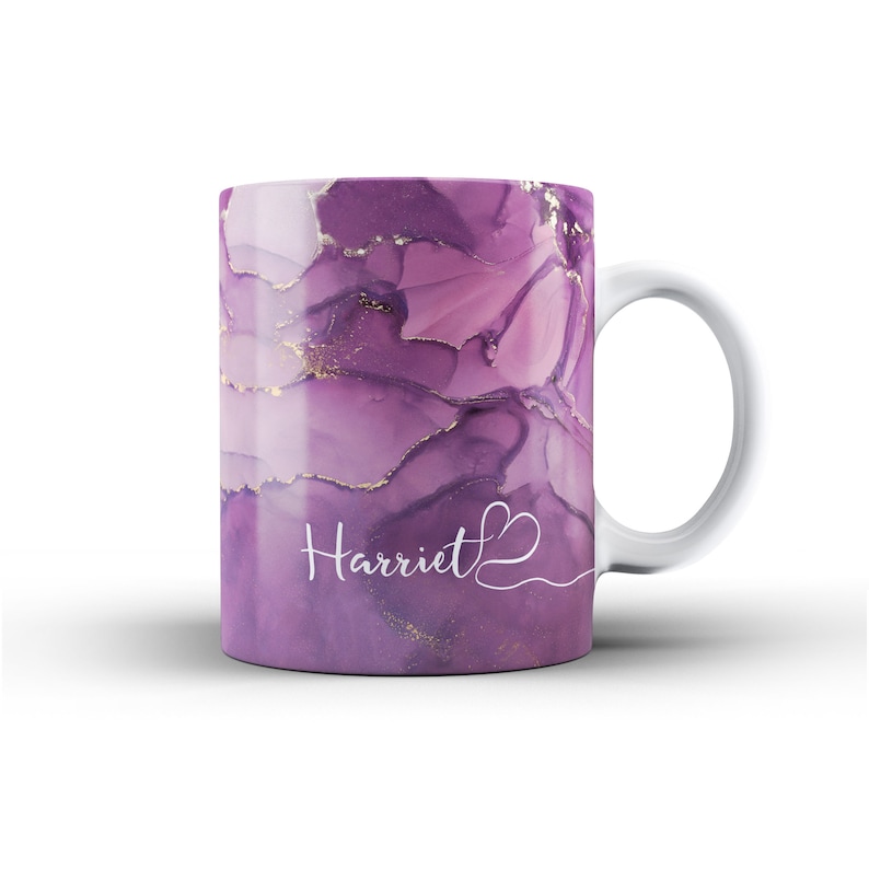 Tasse personnalisée en céramique avec nom fluide en marbre aquarelle avec coeur 5. Purple