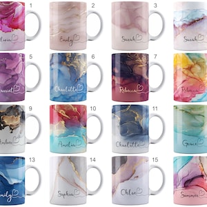 Tasse personnalisée en céramique avec nom fluide en marbre aquarelle avec coeur image 1