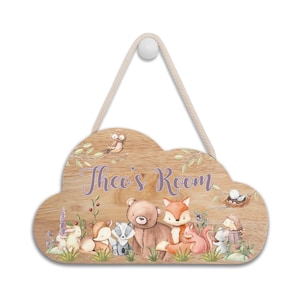 Cartello personalizzato in legno con nuvola per stanza con nome del bambino - tema animali del bosco. Camera da letto per neonati, bambini piccoli e neonati.