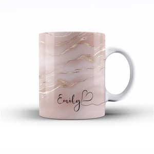 Tasse personnalisée en céramique avec nom fluide en marbre aquarelle avec coeur 2. Peach