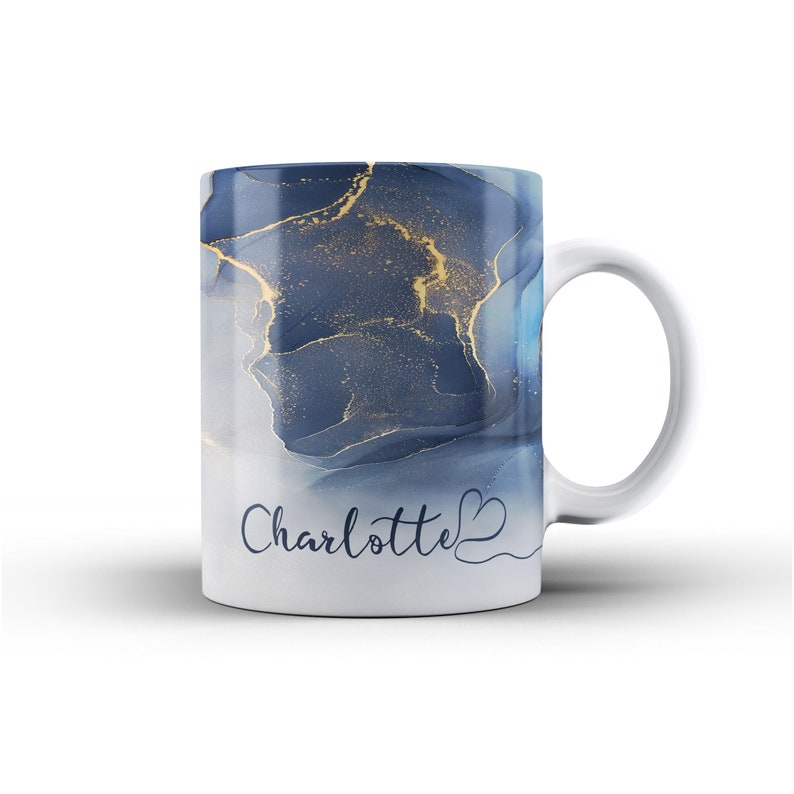 Tasse personnalisée en céramique avec nom fluide en marbre aquarelle avec coeur 11. Blue Grey