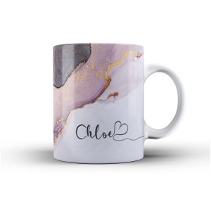 Tasse personnalisée en céramique avec nom fluide en marbre aquarelle avec coeur 15. Mauve & Grey