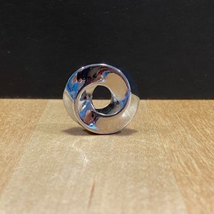 Tira Mobius de acero inoxidable pulido