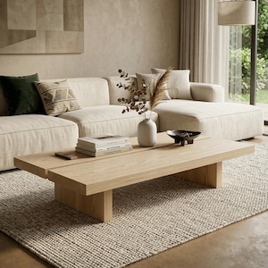 Massiver Japandi Couchtisch aus Baltischer Kiefer - Minimalistischer Wabi-Sabi Mitteltisch