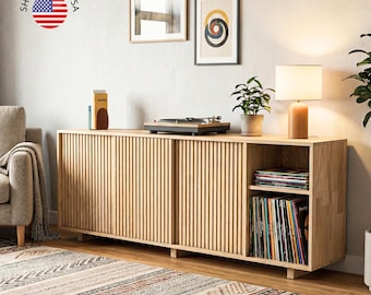Massivholz Sideboard mit Schiebetüren, Mid Century Buffetschrank, moderne Schallplattenaufbewahrung