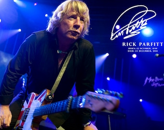 UK SELLER Rick Parfitt Tribute Set Keychain + 4 Plectrums UK SELLER Rick Parfitt Tribute Set Keychain + 4 Plectrums