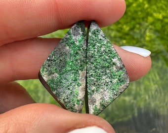 Cabochon Uvarovite 100% naturel, Grenat naturel Uvarovite