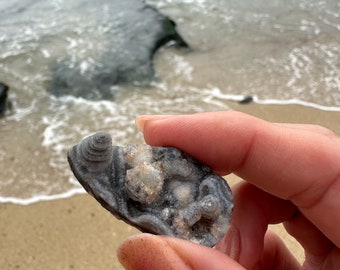 Calcédoine botryoïdale, grappe d'Agate, douceur, calme, lithothérapie