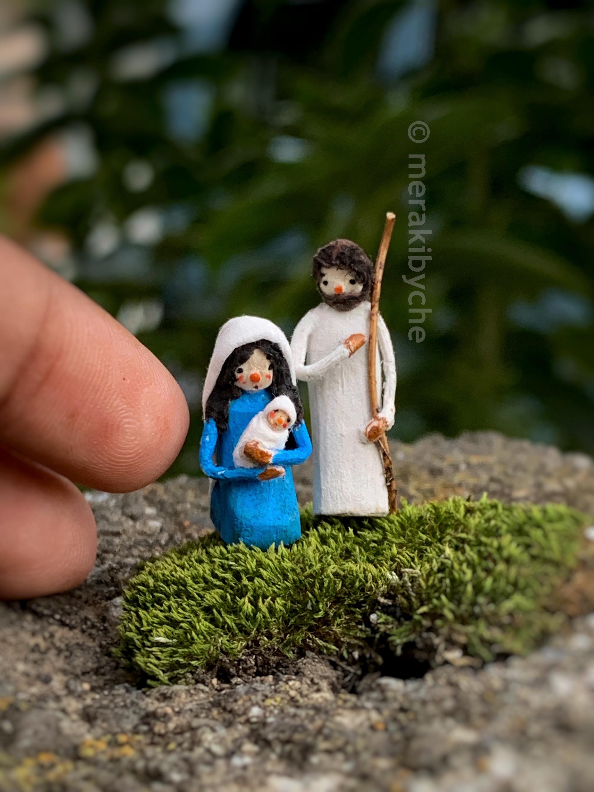 Miniature Nativity Scene in a Nutshell, Walnut Art, Tiny Nativity ...