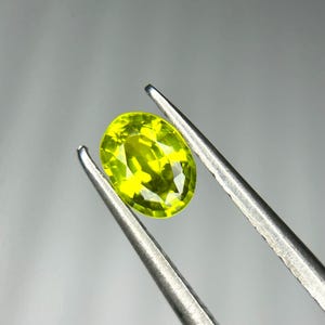 Natural Chrysoberyl , Neon Green Chrysoberyl , Chrysoberyl Oval 0.94 Carats , High Quality Chrysoberyl , Chrysoberyl 5X7 MM Size