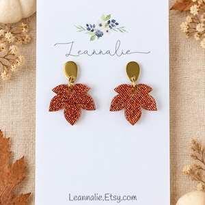 Kleine oranje glitterblaadjes, hangende oorbellen: roestvrij staal, Thanksgiving, herfst, boho, gouden accent, najaar