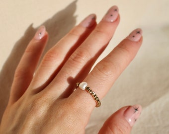 18k Gold beaded single pearl ring | 18k gold single pearl ring | Pearl fidget ring | Gold fidget ring | Gold Freshwater pearl beaded ring