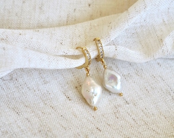 18k Gold plated huggie hoop drop earrings with Baroque Pearl | Pearl Huggies | Dangle Pearl hoops | Bridal earrings | Bridesmaid earrings