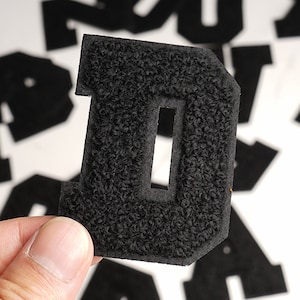Letras de chenilla negra, parche termoadhesivo con letras del equipo universitario, color de fondo negro, monograma para hacer uno mismo, accesorios para ropa, sombreros y bolsos, 2,75" 2310262