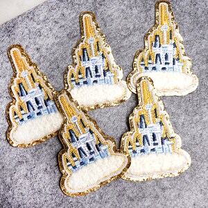 Écusson chenille château, écusson château Disney, écussons à coller, écusson chenille à paillettes, écusson château Disney avec écusson paillettes, écusson bricolage