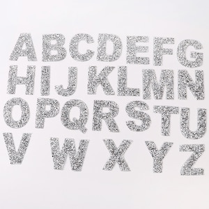 2 "letras prateadas chenille ferro em remendo, remendo de letras brilhantes, ferro em apliques de remendo, para apliques de remendo de alfabeto de nome diy, alfabeto 211058