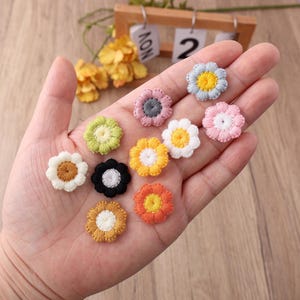 自己粘着式3Dデイジーフラワーパッチ、スマホケース、手帳、ノートパソコン用の剥がして貼れる刺繍アップリケ、2cmミニフローラルDIY、10色