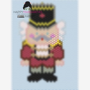 Può includere: Uno sprite di perline di pixel art di un soldato schiaccianoci. Lo schiaccianoci indossa un'uniforme rosso e oro con un cappello nero e una barba bianca. Lo sfondo è azzurro.