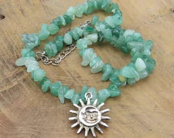 Vintage aventurine bead necklace, women's necklace with sun pendant, semi-precious bead necklace, gift for women, gift
